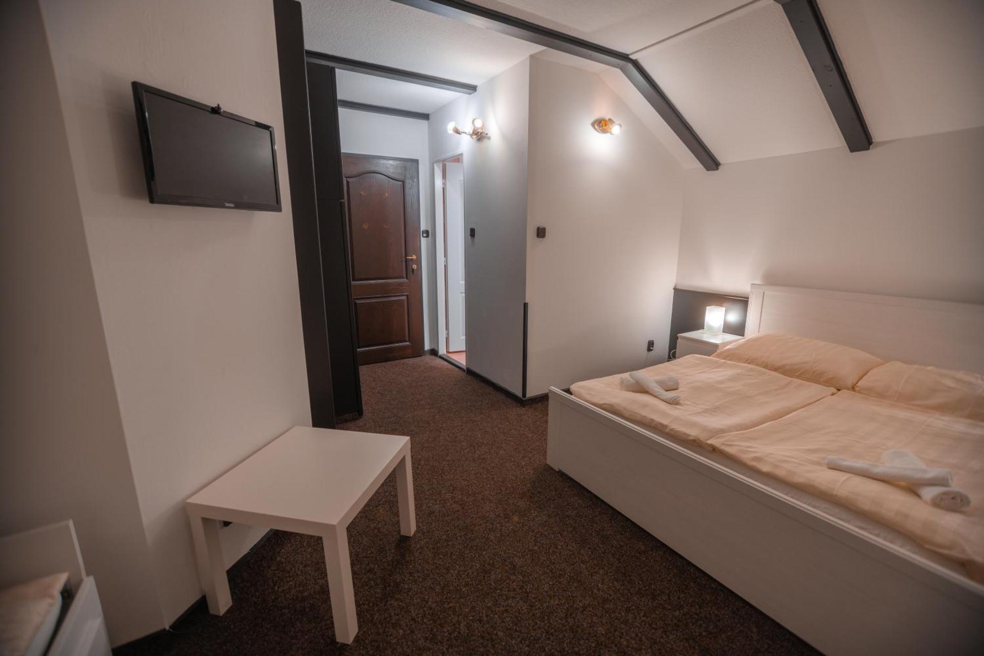 Hotel Lovecky Zamecek Orion Liberec Dış mekan fotoğraf