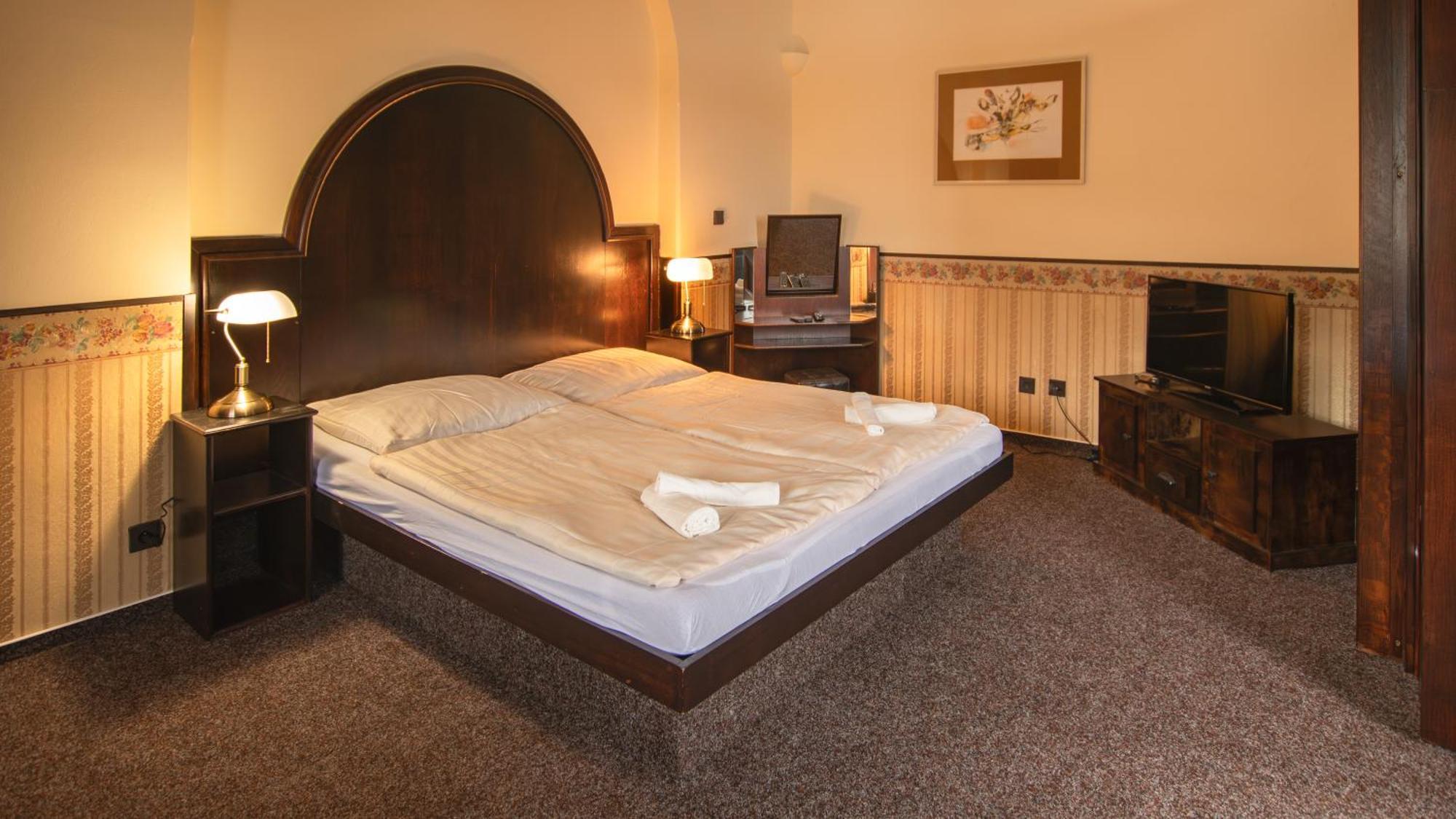 Hotel Lovecky Zamecek Orion Liberec Dış mekan fotoğraf
